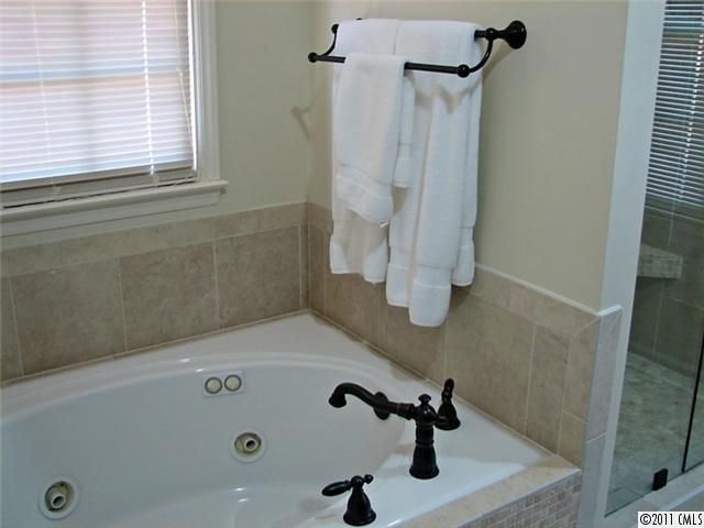 4019 NE Pinecrest Dr #164, Hickory, NC 28601