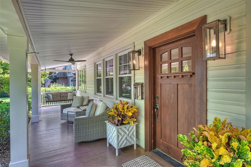 2237 Crescent Ave, Charlotte, NC 28207