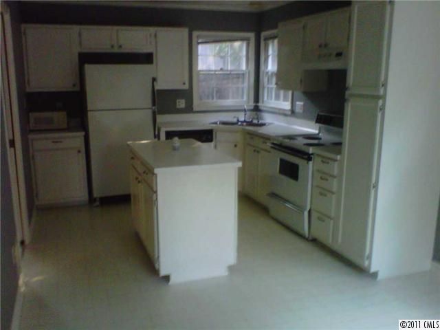 726 Walnut Point Dr, Matthews, NC 28105