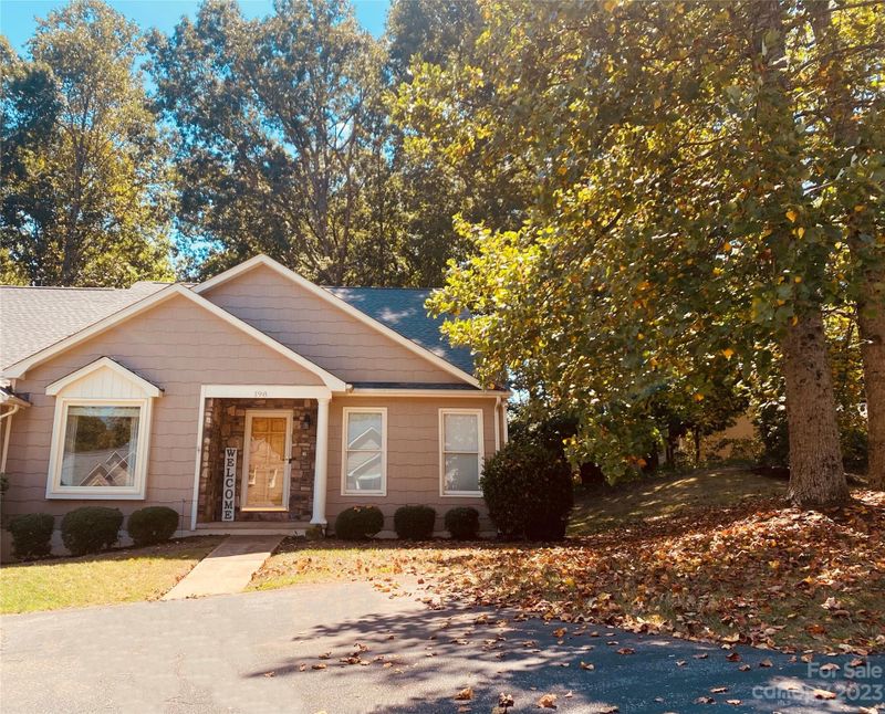 198 39th Avenue Ct NW, Hickory, NC 28601