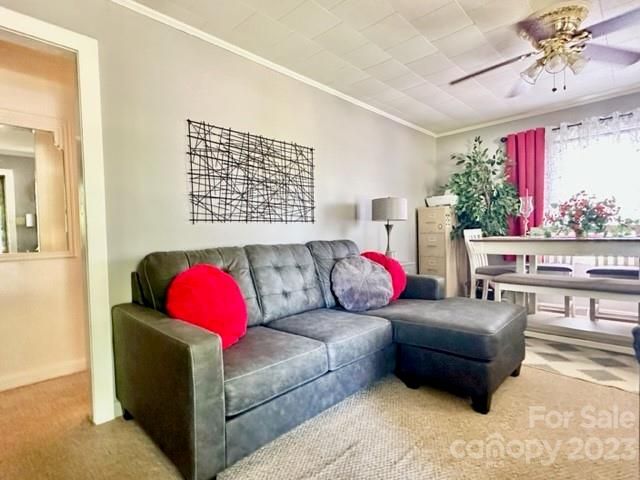 2814 Glenview Dr, Statesville, NC 28677