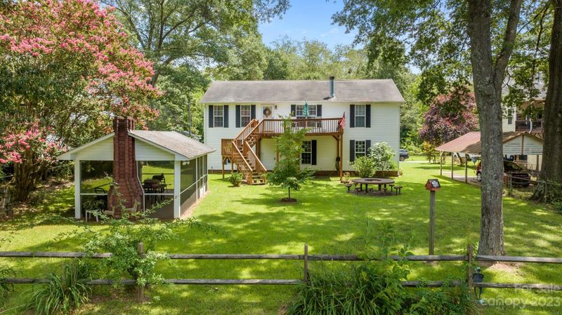 1001 Riverside Dr, Charlotte, NC 28214