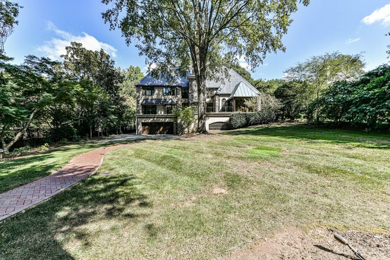 2216 Sherwood Ave, Charlotte, NC 28207