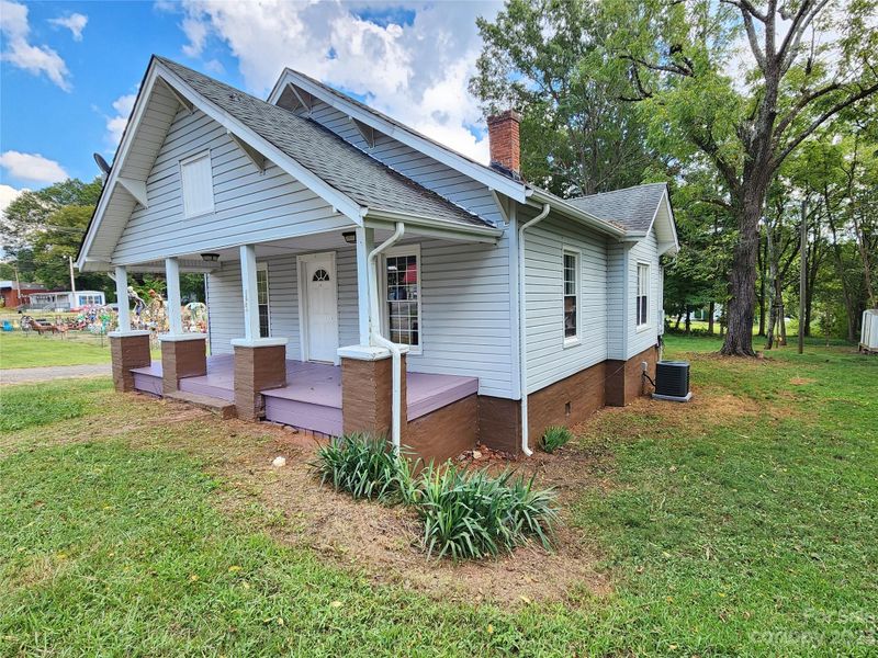 325 E 20th St, Newton, NC 28658