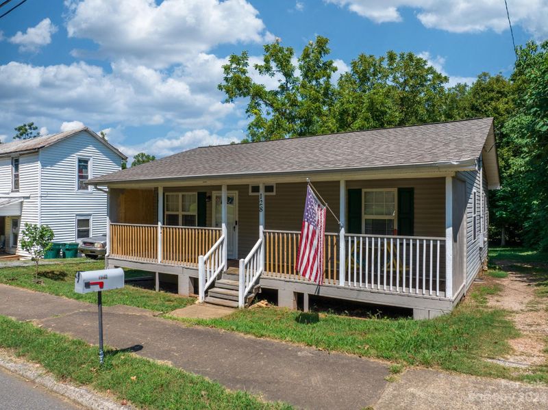 128 W 15th St, Newton, NC 28658