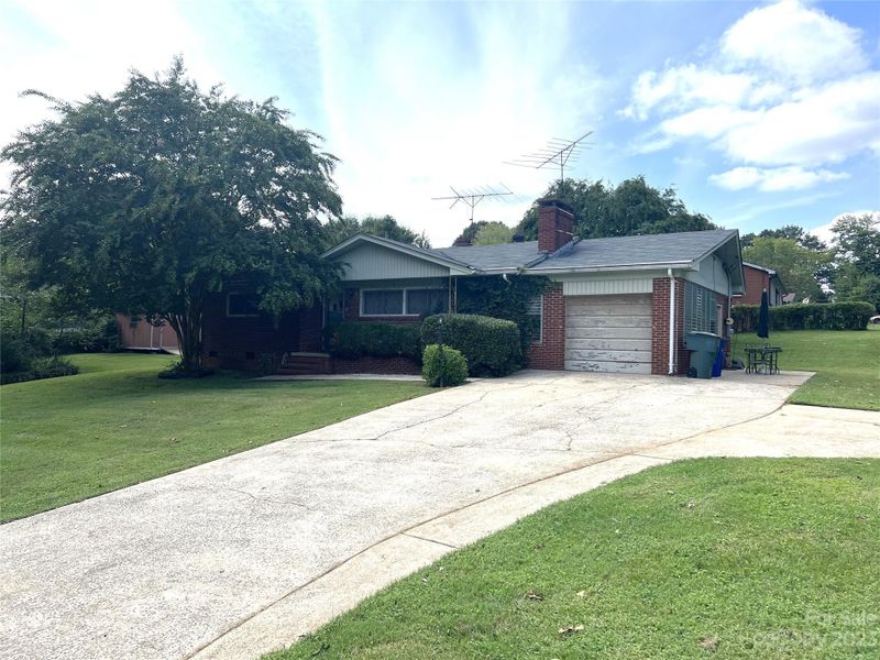 1415 9th Ave NW, Conover, NC 28613