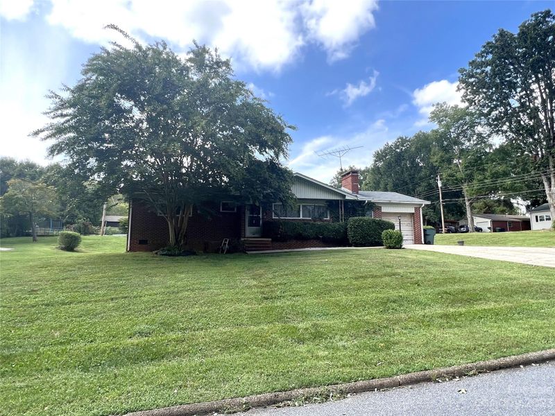 1415 9th Ave NW, Conover, NC 28613