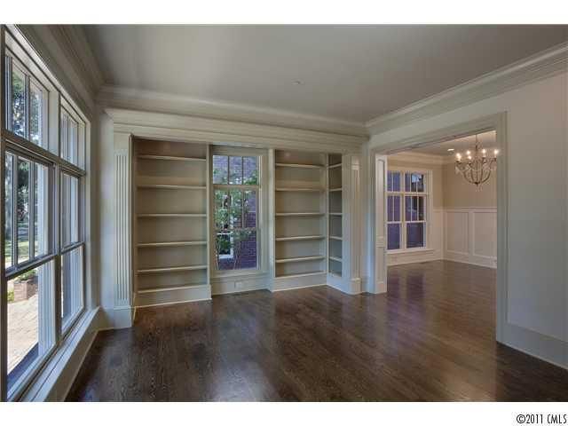 2011 W Queens Rd, Charlotte, NC 28207