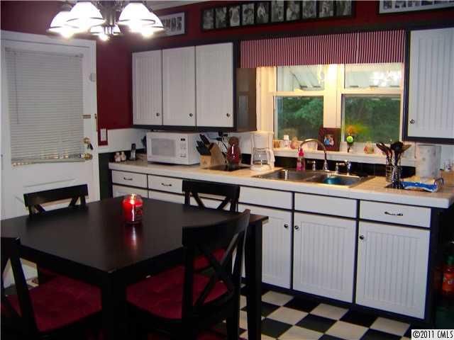 605 W Border St, Dallas, NC 28034