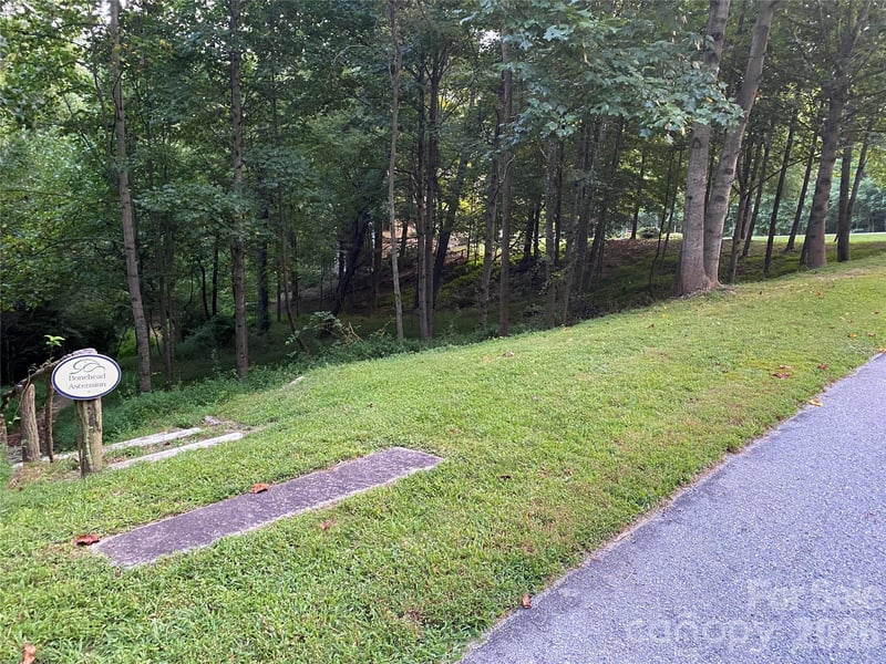 270 Somersby Pw, Laurel Park, NC 28739