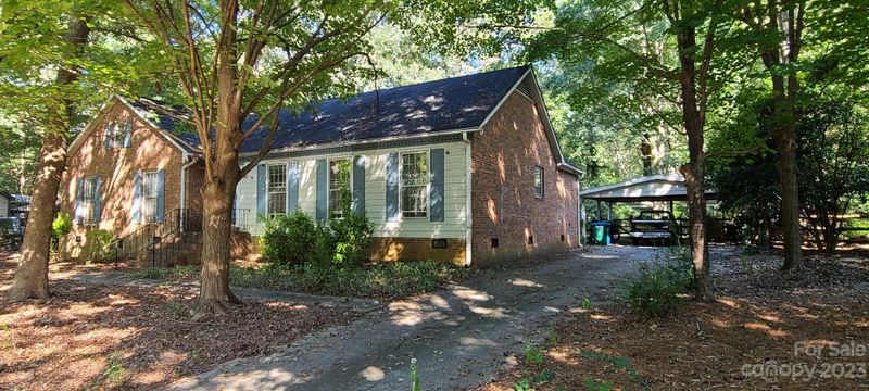 2400 Connemara Dr, Matthews, NC 28105