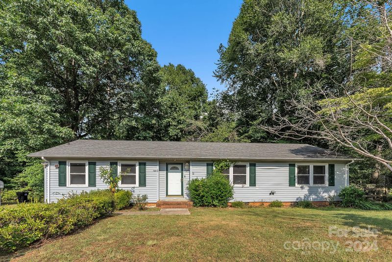 709 King Arthur Dr, Gastonia, NC 28056