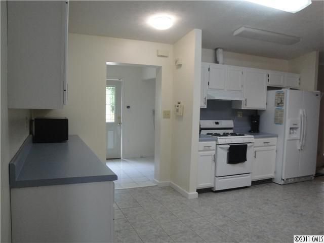 135 Spratt Dr, Mount Holly, NC 28120