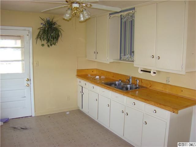 1004 East Dr, Gastonia, NC 28052