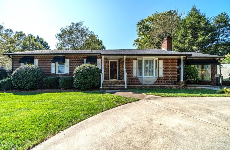 608 S Brady Ave, Newton, NC 28658