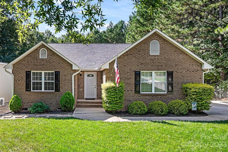 159 Kingfisher Dr, Mooresville, NC 28117