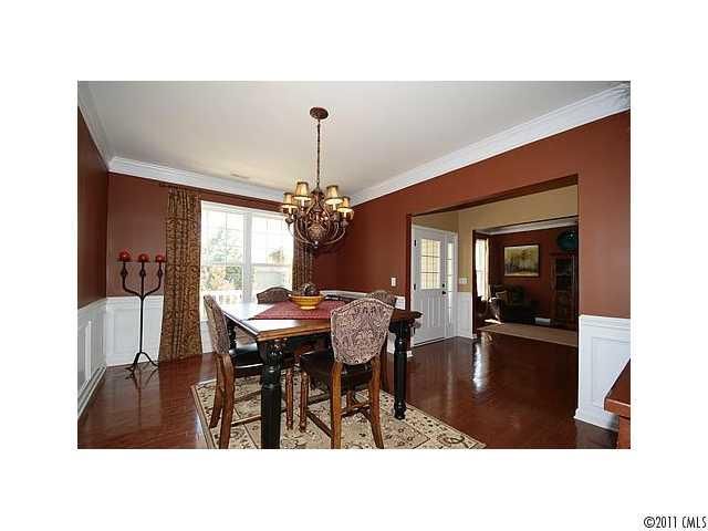 2703 Winding River Dr, Charlotte, NC 28214