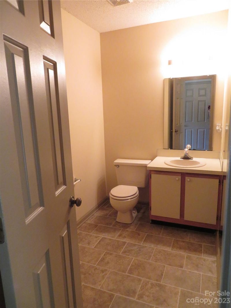 102 Brandywine Dr NE #E3, Conover, NC 28613