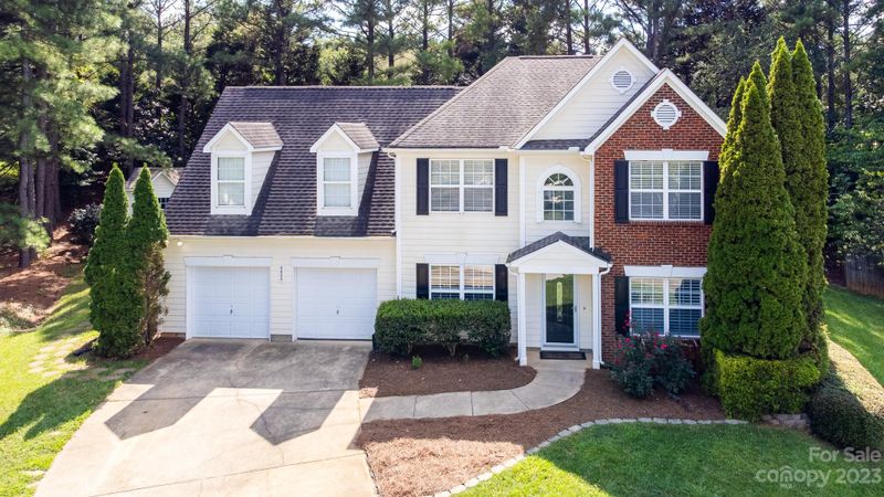 8800 Red Tail Ct, Charlotte, NC 28269
