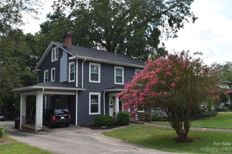 510 E Broad St E, Statesville, NC 28677