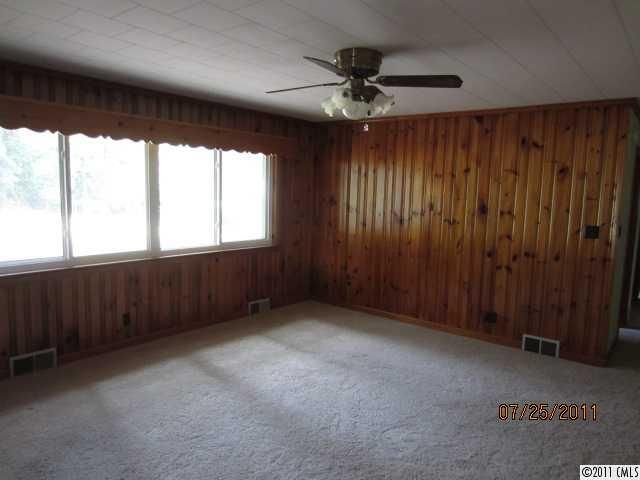 609 Rainbow Dr, Kannapolis, NC 28081