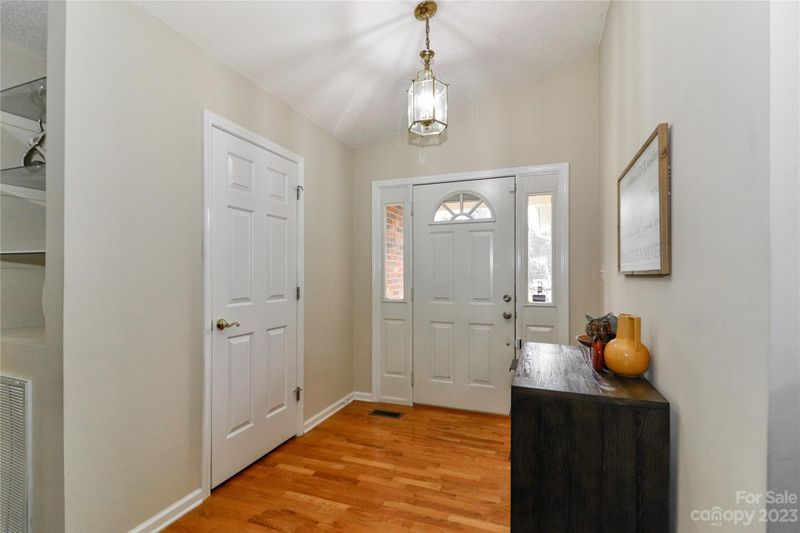 3848 River Rd, Hickory, NC 28602