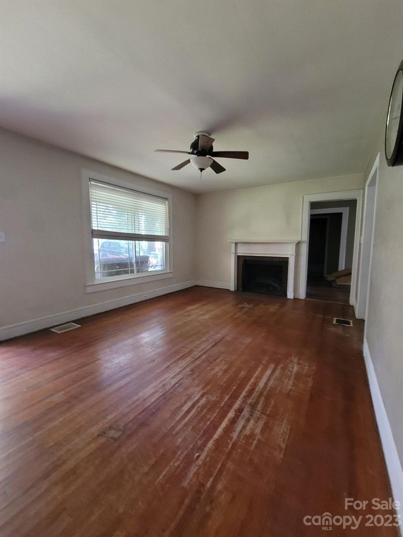 1527 E Perry St, Gastonia, NC 28054