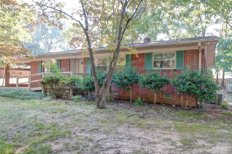 563 Westwood Dr, Kannapolis, NC 28081