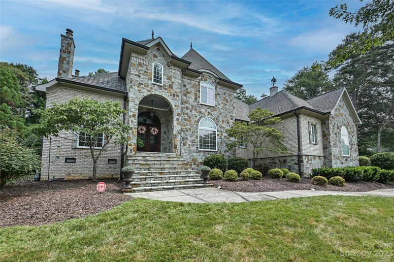 6190 Fox Chase Dr, Davidson, NC 28036