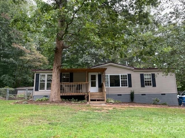 2452 Twinbrooke Rd, Hickory, NC 28602