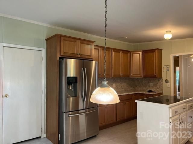 2452 Twinbrooke Rd, Hickory, NC 28602