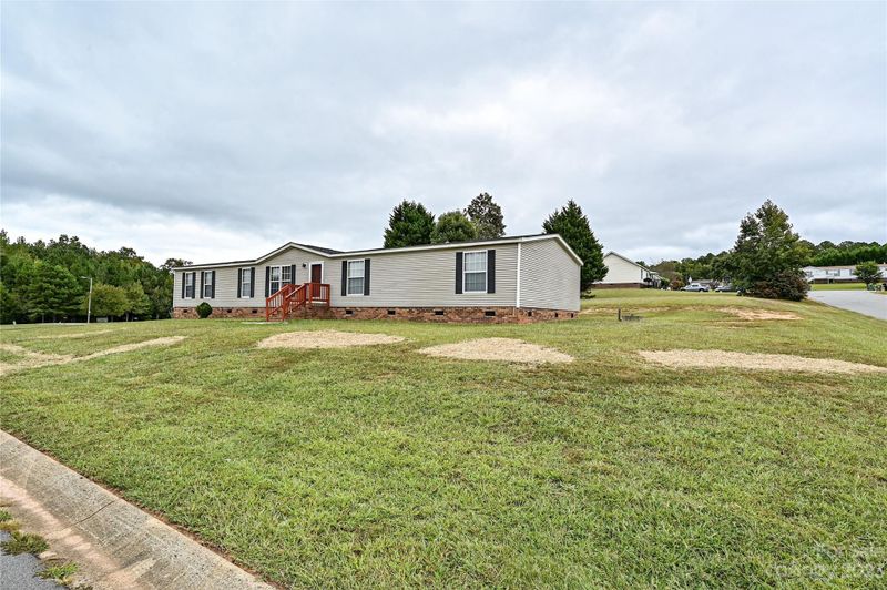 1245 Blake Dr, Mount Holly, NC 28120