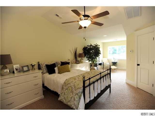 633 Village Main Cir, Davidson, NC 28036