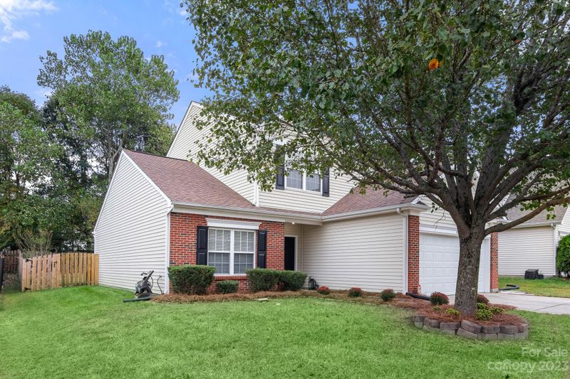 8908 Firestreak Dr, Charlotte, NC 28216