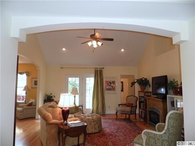 1012 Clear Creek Cir, Lincolnton, NC 28092