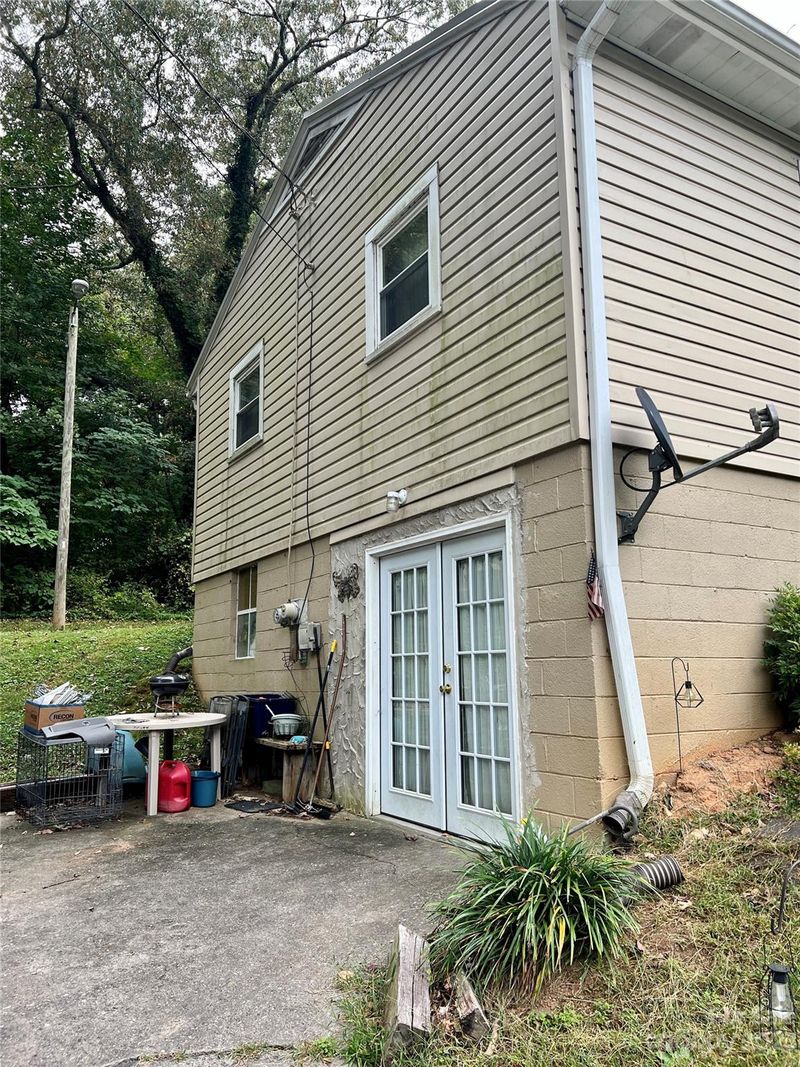 707 4th Street Pl SE, Hickory, NC 28602