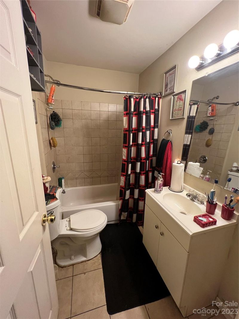 707 4th Street Pl SE, Hickory, NC 28602