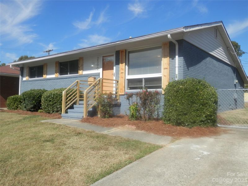 2500 Kendall Dr, Charlotte, NC 28216