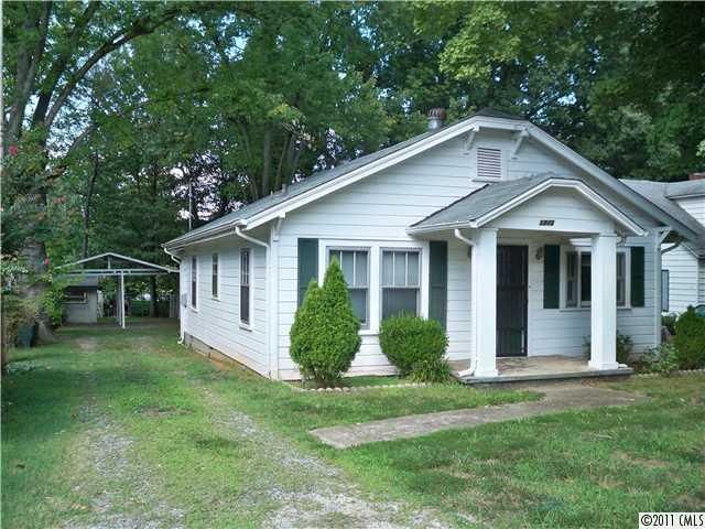 1710 Forest Dr, Statesville, NC 28677