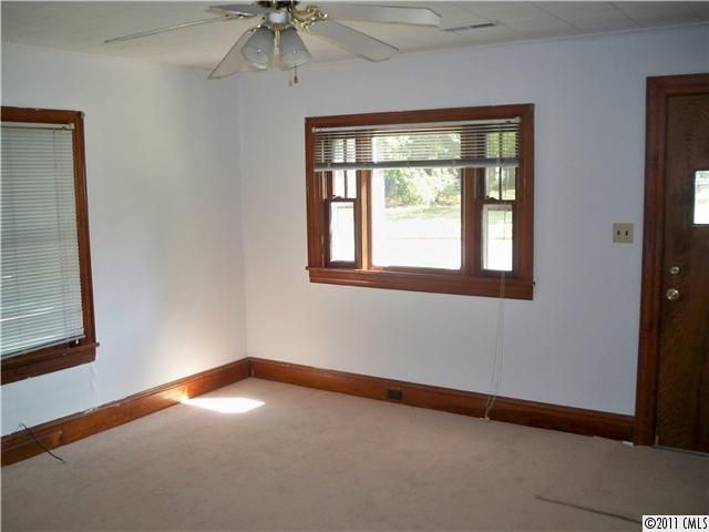 1710 Forest Dr, Statesville, NC 28677
