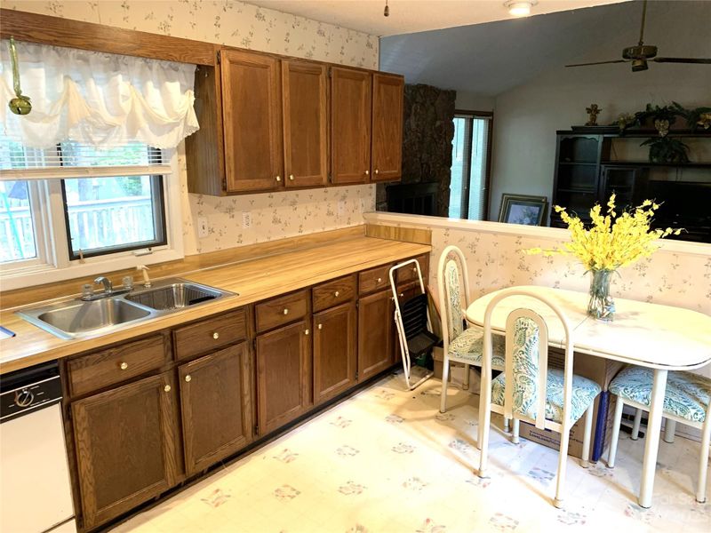 2820 Rea Rd, Charlotte, NC 28226