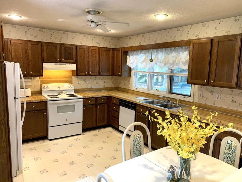 2820 Rea Rd, Charlotte, NC 28226