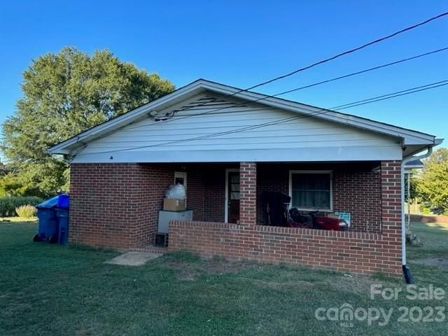 3016 10th Ave SW, Hickory, NC 28602