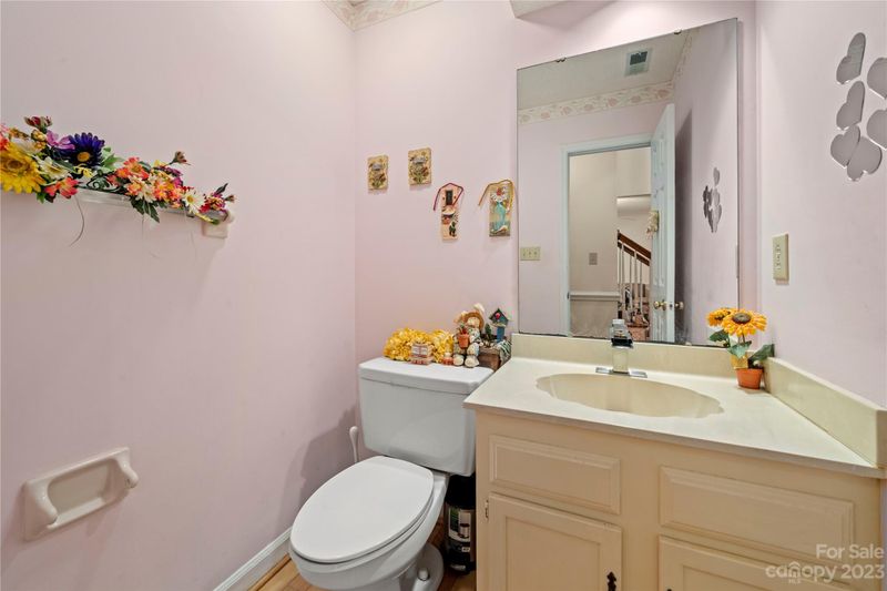 124 Whitefriars Ln, Matthews, NC 28105