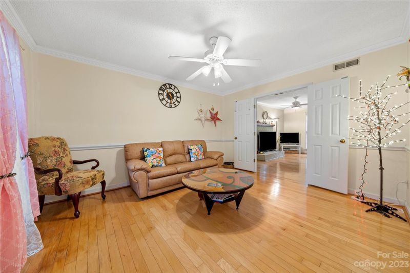 124 Whitefriars Ln, Matthews, NC 28105