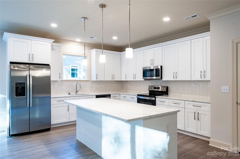 809 Hunter Dr, Mooresville, NC 28115