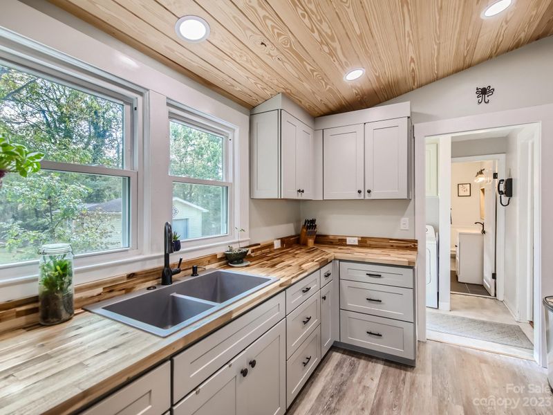 716 Ann Dr, Belmont, NC 28012