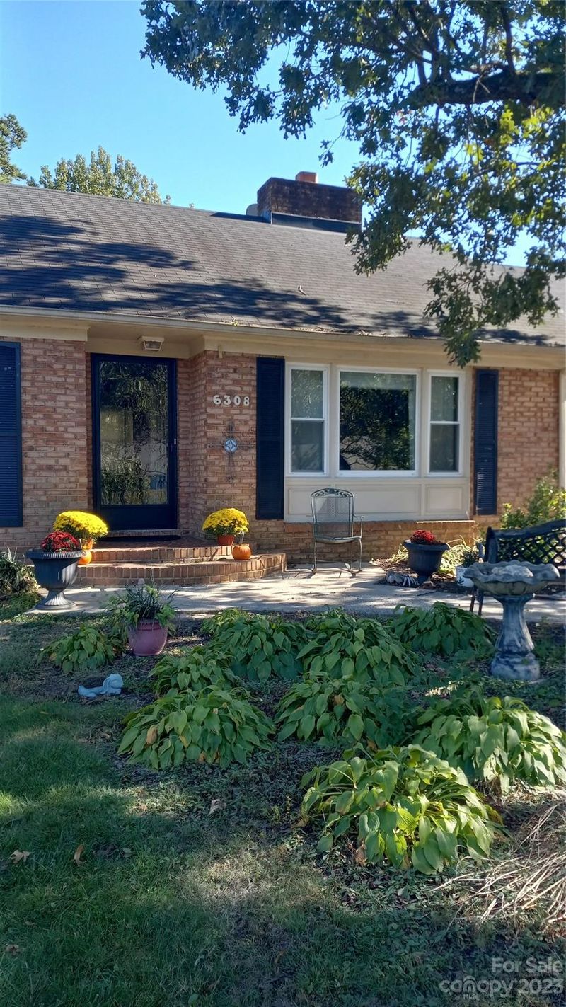 6308 Clearwater Dr, Indian Trail, NC 28079
