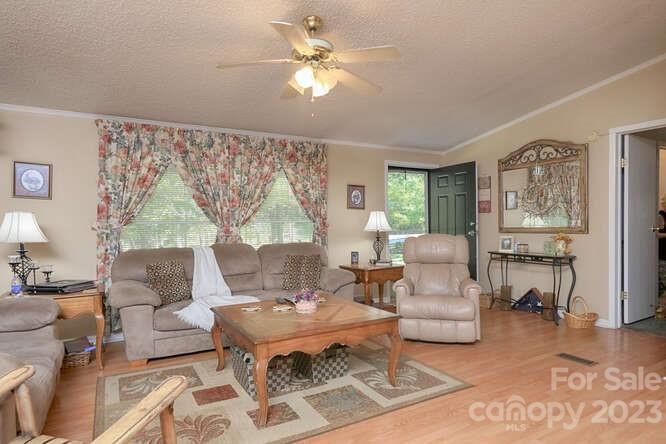 1809 Rollins Dr, Catawba, NC 28609