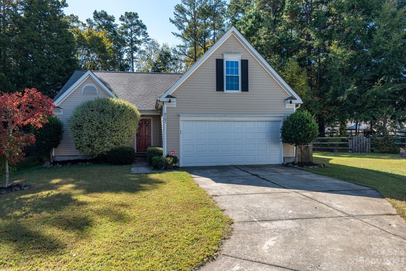 6107 Foster Brook Dr, Charlotte, NC 28216